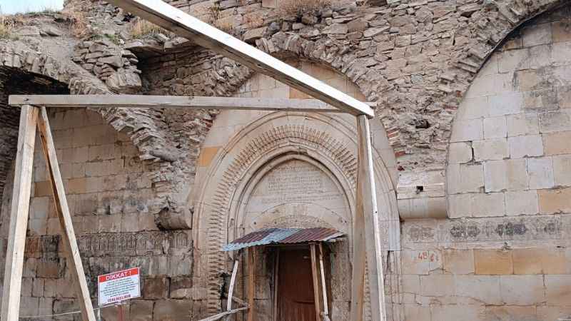 Tarihi Ermeni manastırı yıkılma tehlikesiyle yüz yüze Tarihi Ermeni manastırı yıkılma tehlikesiyle yüz yüze