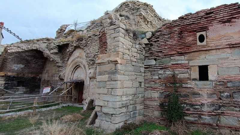 Tarihi Ermeni manastırı yıkılma tehlikesiyle yüz yüze Tarihi Ermeni manastırı yıkılma tehlikesiyle yüz yüze