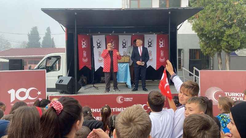 Düzce'de köy çocuklarına Cumhuriyet tiyatrosu Düzce'de köy çocuklarına Cumhuriyet tiyatrosu