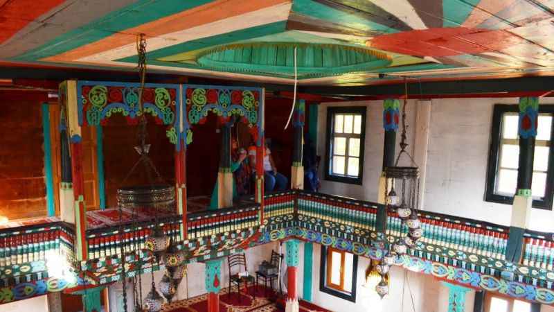 172 yıllık cami rengarenk motifleriyle yıllara direniyor 172 yıllık cami rengarenk motifleriyle yıllara direniyor