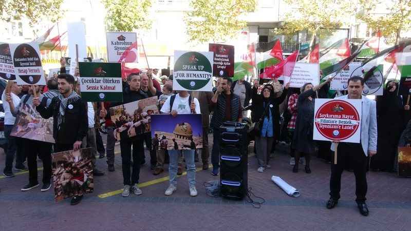 Isparta’da İsrail menşeili firmalar protesto edildi