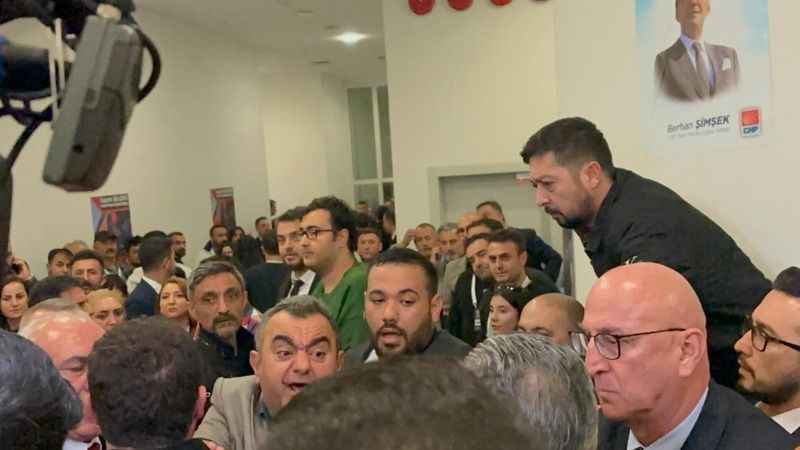 CHP Kurultayı'nda partililer arasında gergin anlar yaşandı