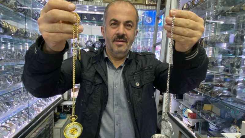Zamana direnen köstekli saatler gençlerin gözdesi Zamana direnen köstekli saatler gençlerin gözdesi