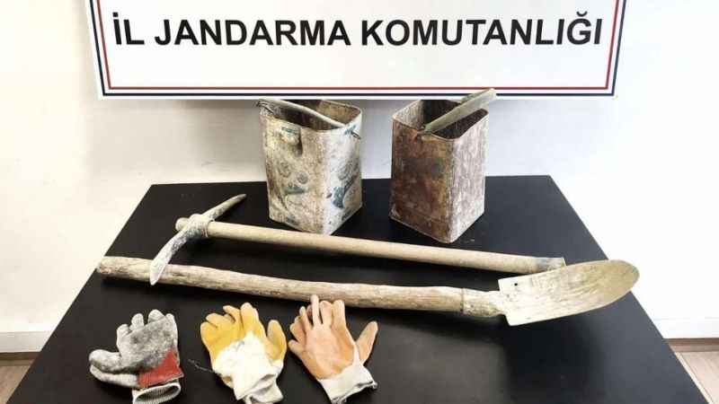 Kaçak kazı yapanlar suçüstü yakalandı Kaçak kazı yapanlar suçüstü yakalandı