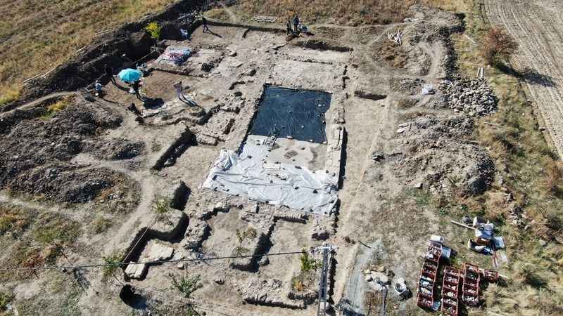 Tarlada Roma dönemine ait mozaik ortaya çıktı