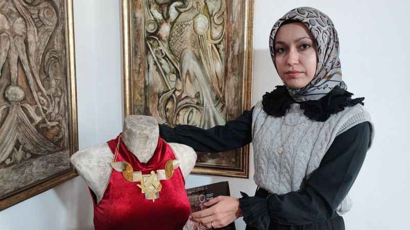 Bu takılarda Divriği Ulu Camii motifleri kullanılıyor Bu takılarda Divriği Ulu Camii motifleri kullanılıyor