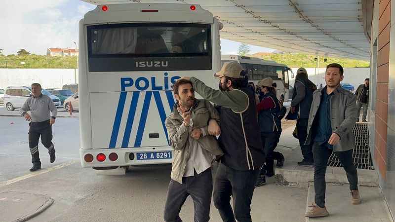 Yeşil Sol Parti Milletvekili adayının yargılandığı terör davasında karar çıkmadı Yeşil Sol Parti Milletvekili adayının yargılandığı terör davasında karar çıkmadı