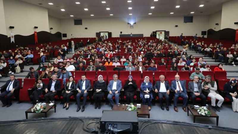 Necip Fazıl için vefatının 40. yıldönümünde anma Necip Fazıl için vefatının 40. yıldönümünde anma