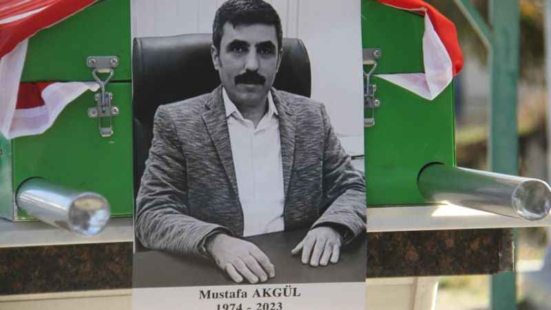 Trafik kazasında hayatını kaybeden İş-Kur Müdürü Mustafa Akgül toprağa verildi