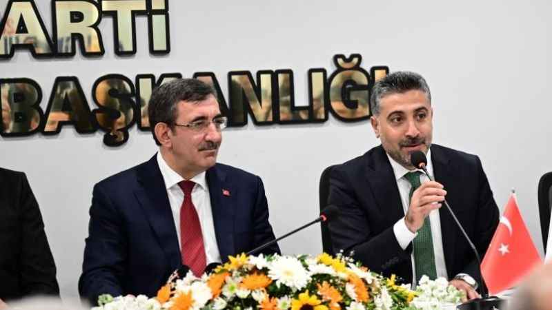 Cumhurbaşkanı Yardımcısı Yılmaz, Malatya'da AK Parti Teşkilatını ziyaret etti Cumhurbaşkanı Yardımcısı Yılmaz, Malatya'da AK Parti Teşkilatını ziyaret etti