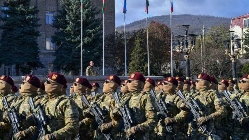 Azerbaycan ordusundan Hankendi'de gövde gösterisi