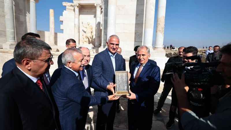 Bakan Ersoy, Laodikya Antik Kentini inceledi Bakan Ersoy, Laodikya Antik Kentini inceledi