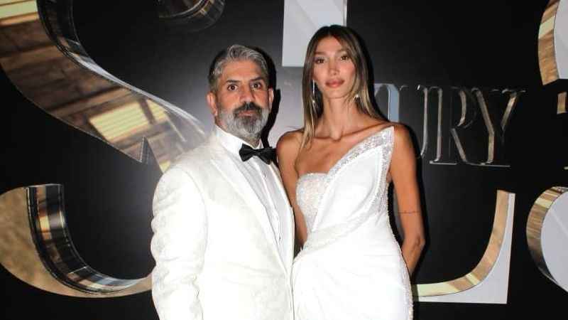 Ünlü model görkemli defileye imza attı