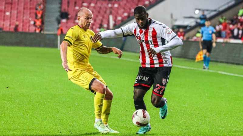 Samsunspor, İstanbulspor karşısında ikinci yarıda açıldı