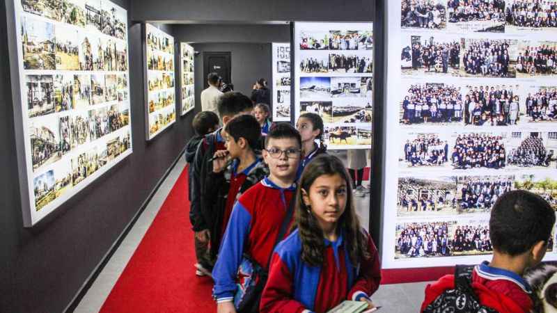Karacabey'de tarihi fotoğraf galerisi büyük ilgi görüyor Karacabey'de tarihi fotoğraf galerisi büyük ilgi görüyor