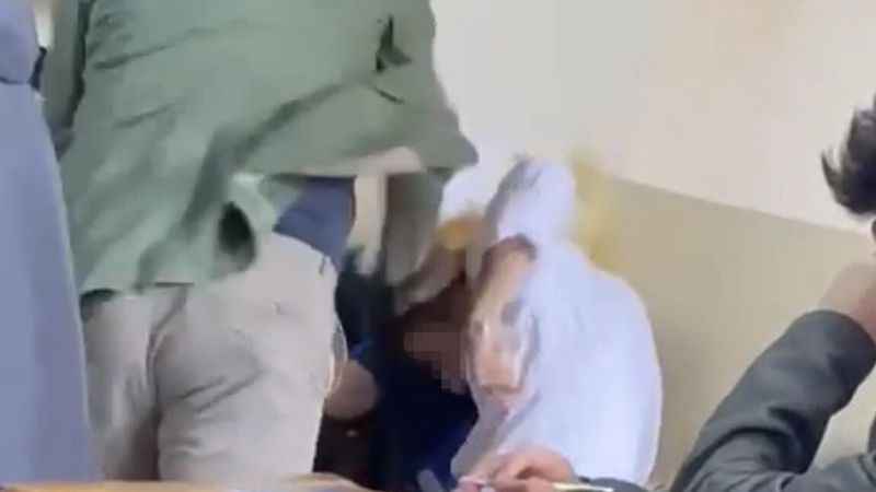 Öğrencisini kitapla döven öğretmen serbest bırakıldı Öğrencisini kitapla döven öğretmen serbest bırakıldı