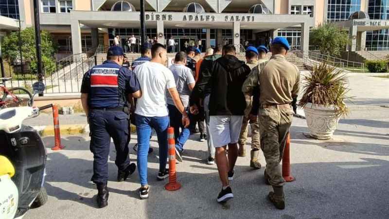 Edirne’de bir haftada 481 göçmen ve 11 organizatör yakalandı Edirne’de bir haftada 481 göçmen ve 11 organizatör yakalandı