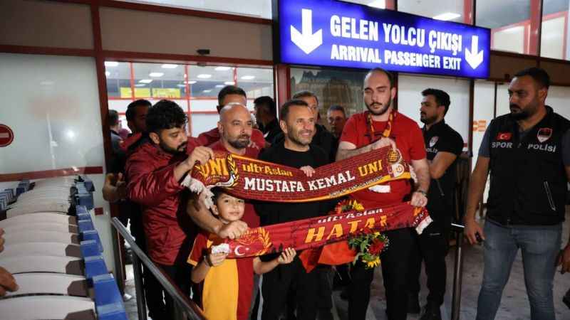 Hatayspor'la karşılaşacak olan Galatasaray, Adana'ya geldi Hatayspor'la karşılaşacak olan Galatasaray, Adana'ya geldi