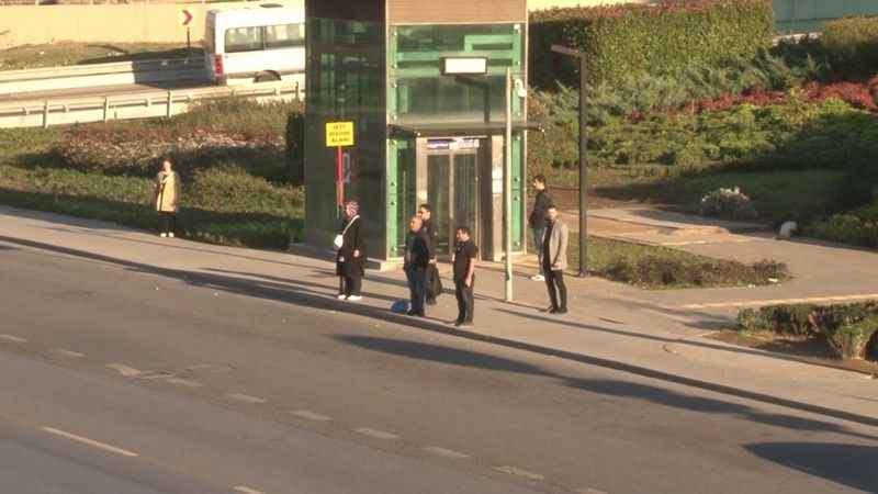 Saat 9'u 5 geçe İstanbul’da Ata’ya saygı duruşu Saat 9'u 5 geçe İstanbul’da Ata’ya saygı duruşu
