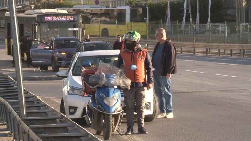 Saat 9'u 5 geçe İstanbul’da Ata’ya saygı duruşu Saat 9'u 5 geçe İstanbul’da Ata’ya saygı duruşu