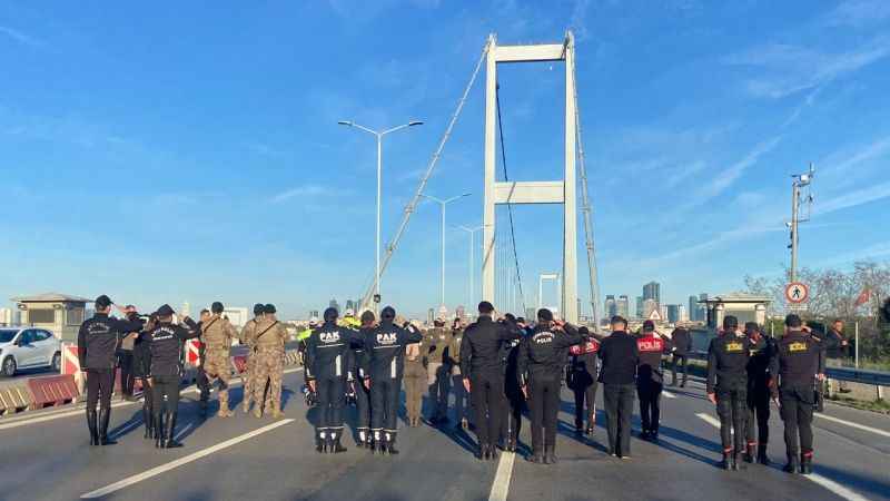 15 Temmuz Şehitler Köprüsü’nde Ata'ya saygı duruşu 15 Temmuz Şehitler Köprüsü’nde Ata'ya saygı duruşu