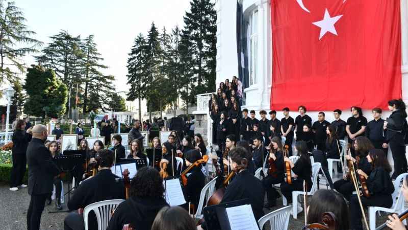 Atatürk Köşkü'ne 10 Kasım'da ziyaretçi akını Atatürk Köşkü'ne 10 Kasım'da ziyaretçi akını