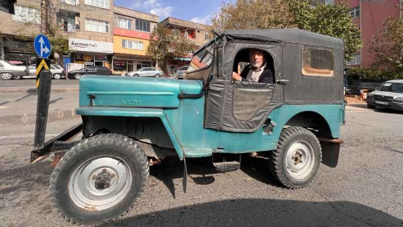 Yarım asırlık cipini satmak istemiyor Yarım asırlık cipini satmak istemiyor