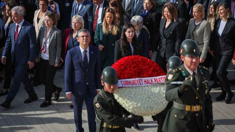 CHP Genel Başkanı Özgür Özel, Anıtkabir’i ziyaret etti CHP Genel Başkanı Özgür Özel, Anıtkabir’i ziyaret etti