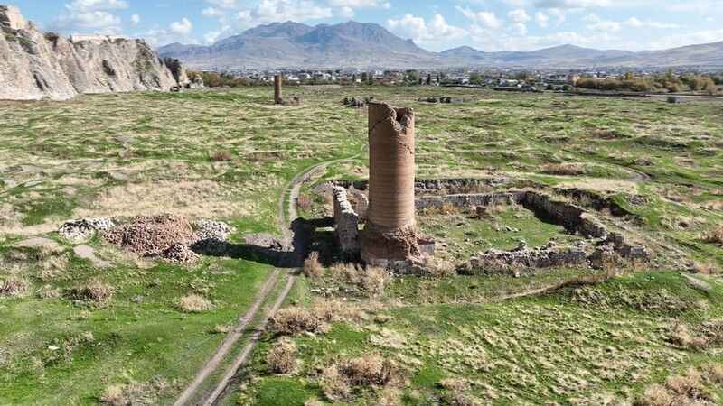 Van'daki Selçuklu eseri Ulu Cami restorasyona alındı Van'daki Selçuklu eseri Ulu Cami restorasyona alındı