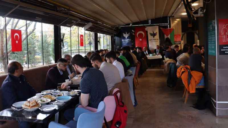 Filistinli öğrenciler kahvaltıda bir araya geldi Filistinli öğrenciler kahvaltıda bir araya geldi