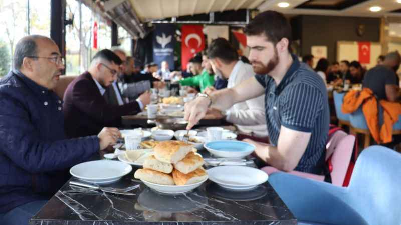 Filistinli öğrenciler kahvaltıda bir araya geldi Filistinli öğrenciler kahvaltıda bir araya geldi