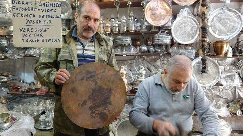 Baba mesleği bakırcılığı sürdürüyorlar Baba mesleği bakırcılığı sürdürüyorlar