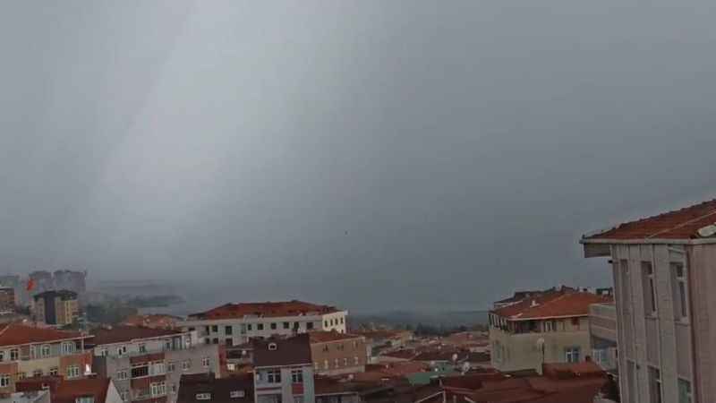 Küçükçekmece gölünde hortum paniği Küçükçekmece gölünde hortum paniği