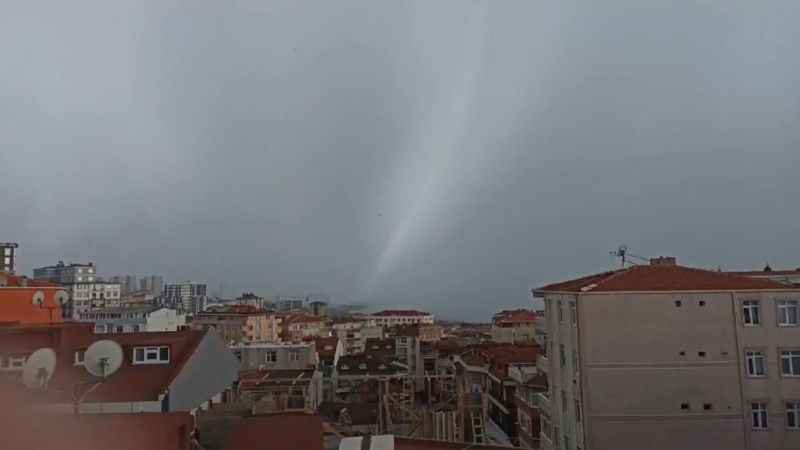 Küçükçekmece gölünde hortum paniği Küçükçekmece gölünde hortum paniği