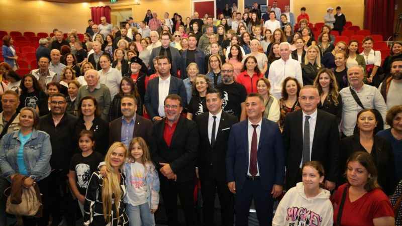 Marmaris'te Nebil Özgentürk Atatürk'ü anlattı Marmaris'te Nebil Özgentürk Atatürk'ü anlattı