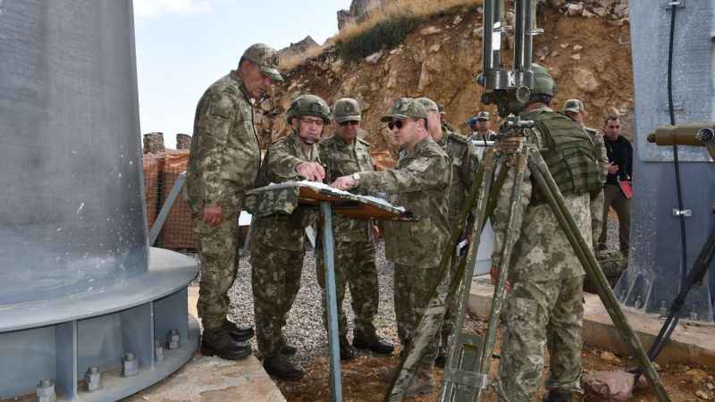 Kara Kuvvetleri Komutanı Bayraktaroğlu, Pençe Harekatlarını denetledi