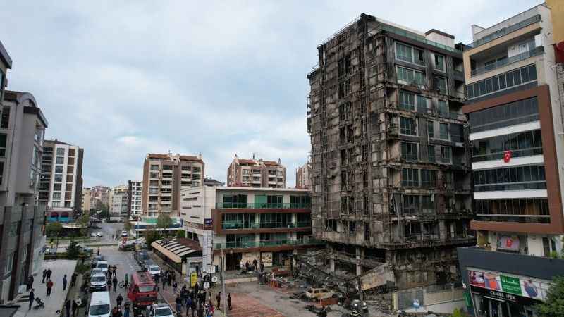 Ofisi yanan vatandaş: "Yangın gündüz olsaydı felaketi yaşardık"