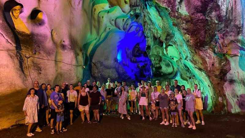 5 milyon yıllık Yalan Dünya Mağarası ziyaretçi akınına uğruyor 5 milyon yıllık Yalan Dünya Mağarası ziyaretçi akınına uğruyor