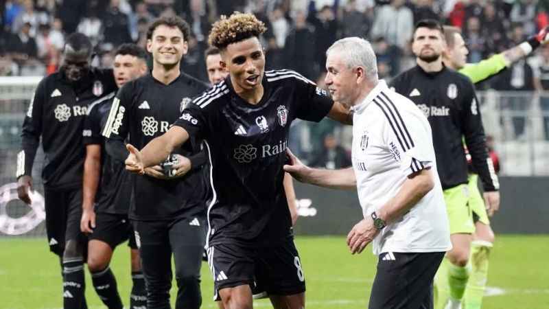 Rıza'lı Beşiktaş, Başakşehir'i 1-0'la geçti