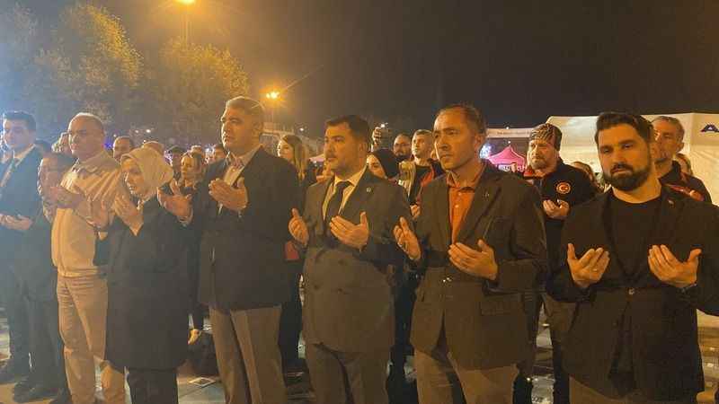 Düzce depreminde hayatını kaybedenler için sirenler çalındı