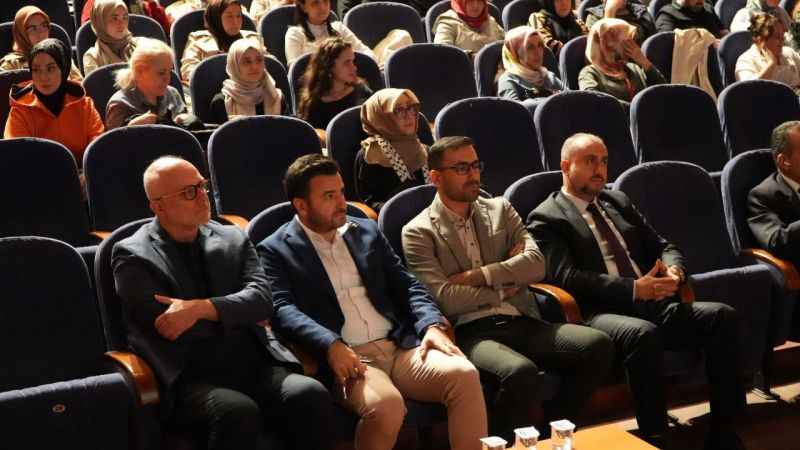 Bursa Büyükşehir’den ailelere ‘iletişim semineri’ Bursa Büyükşehir’den ailelere ‘iletişim semineri’
