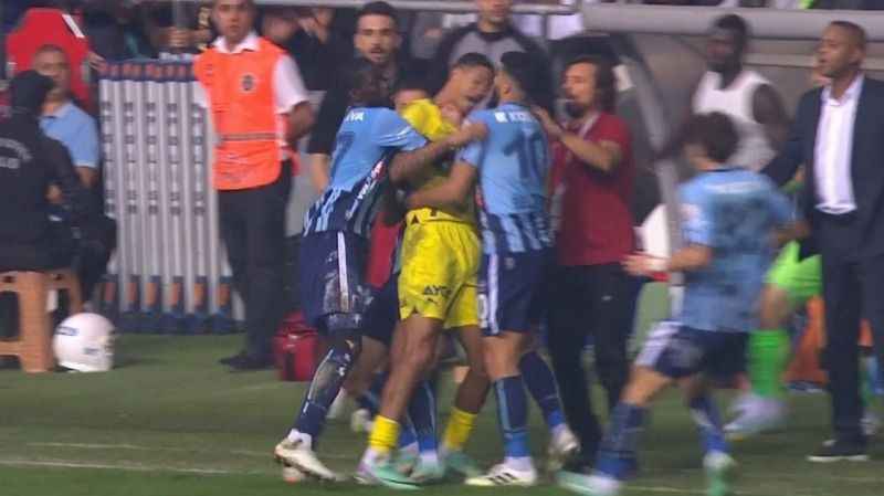 Fenerbahçe'den Adana Demirspor maçı hakemlerine eleştiri Fenerbahçe'den Adana Demirspor maçı hakemlerine eleştiri