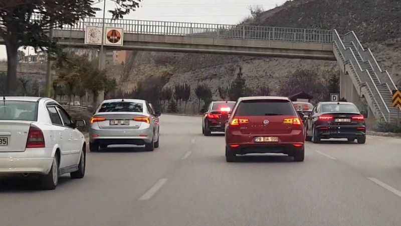 Düğün konvoyu yapan 11 araca 22 bin TL ceza Düğün konvoyu yapan 11 araca 22 bin TL ceza