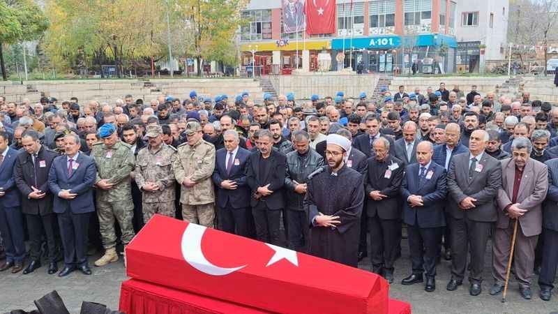 Şehit polis memuru Lütfü Baykar, son yolculuğuna uğurlandı Şehit polis memuru Lütfü Baykar, son yolculuğuna uğurlandı