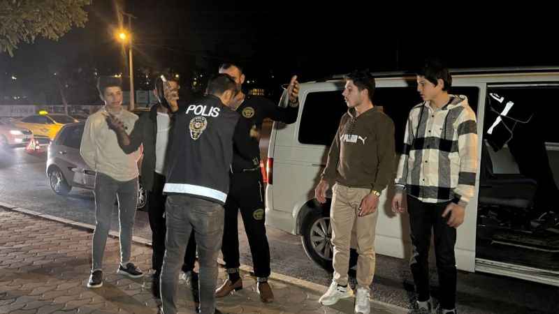 Kilis’te güven ve huzur uygulaması: 2 firari hükümlü yakalandı Kilis’te güven ve huzur uygulaması: 2 firari hükümlü yakalandı