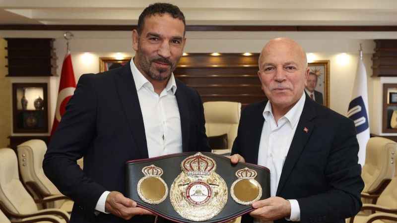 Başkan Sekmen şampiyon boksör Fırat Arslan’ı ağırladı