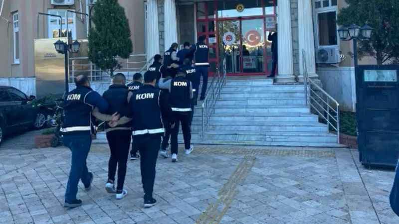 KOM ekipleri gece yarısı operasyonuyla suç örgütünü çökertti: 5 tutuklama