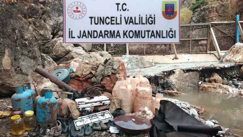 Tunceli’de mağara içinde malzeme ele geçirildi Tunceli’de mağara içinde malzeme ele geçirildi