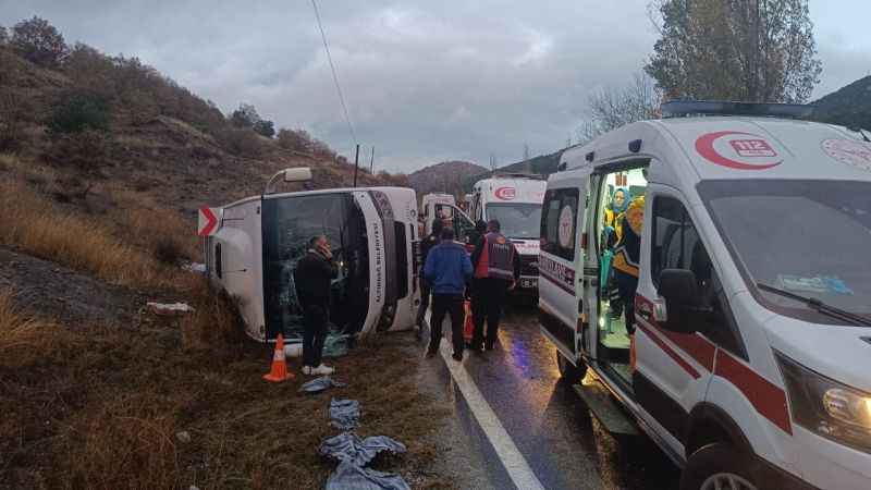 Amasya’da yolcu otobüsü devrildi: 27 yaralı