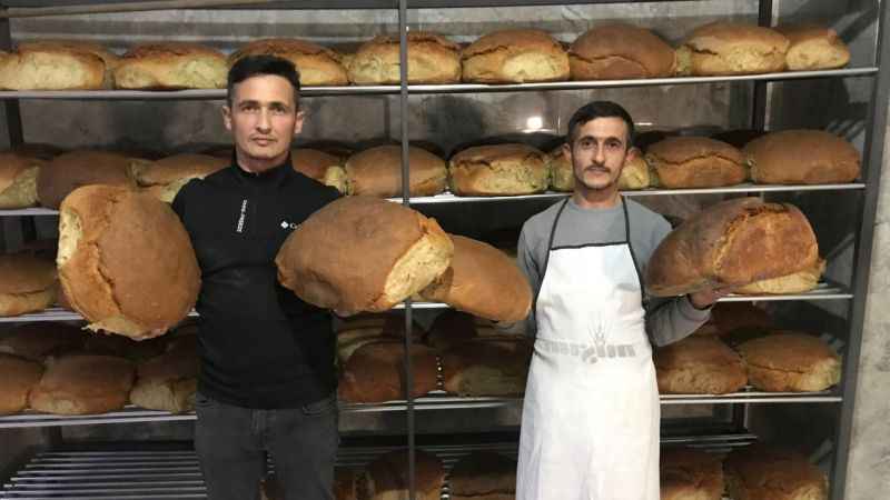 Ekşi maya ile üretilen Araköy Ekmeği sofraları süslüyor